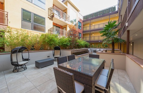 Walnut Creek Apartment | Luxe Kitchen & Bath gigabit WiFi Walker's Paradise W/D in unit King Bed