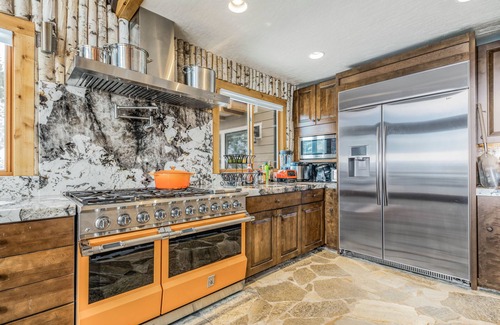 Incline Village Cabin | Luxe Lake View Lodge sleeps 18; Full-gym, Spa, & Firepit.