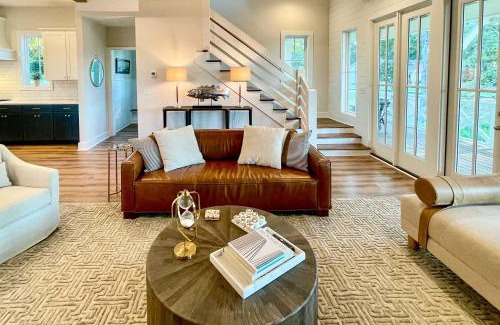 Dadeville House | Luxe Lakefront Getaway with Porch and Water View!