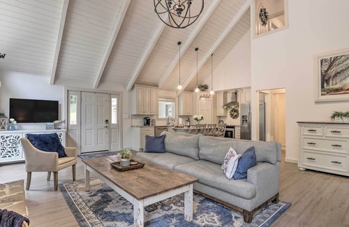 Flowery Branch House | Luxe Lakefront Home w/ Large Deck & Kayaks!