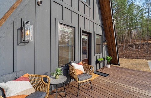 Mill Spring Apartment | Luxe Lakefront Private Dock Kayaks Hot Tub Fire Pit