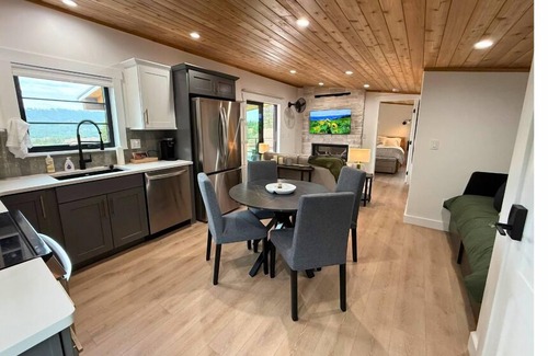 Woodland Park Condo | Luxe Loft of Woodland Park CO - 338290nNew Build w/Hot Tub nBalcony Views