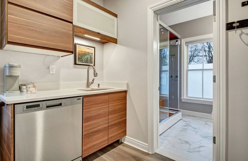 Warwick Apartment | Luxe Loft on Main St.- Steam Shower, ZeroG King Bed, Designer Kitchen, Elevator!