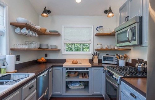 Black Mountain Apartment | Luxe Loft | Pet-friendly & 5 Minutes from Town!