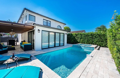 Country Walk House | Luxe Miami Home - Pool - 4bd - 8 guest