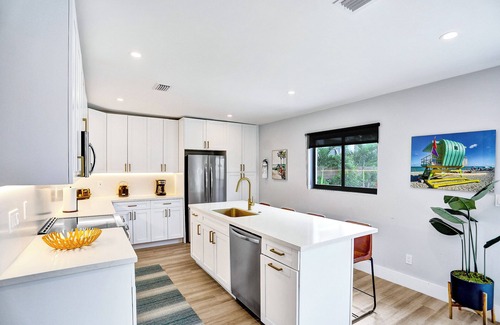 Lake Ridge House | Luxe-modern heated pool home near FTL Beach, Las Olas Blvd & Wilton Manors
