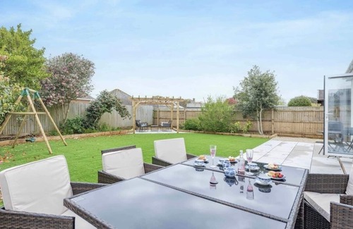 New Forest District Ski Chalet | Luxe Ocean +playroom +Seascape/sleeps 12