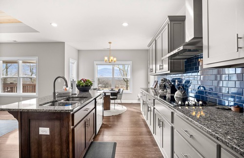 Black Mountain Cabin | Luxe quiet cabin! Hot tub w/mountain views, Dogs welcome!