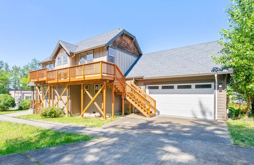 Troutdale House | Luxe Retreat Near Columbia River Gorge & Multnomah Falls