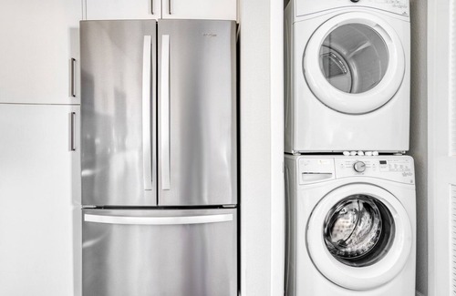 San Carlos Apartment | Luxe San Carlos 2BR w/Gym, Pool & BBQ, walk to Caltrain, by Blueground