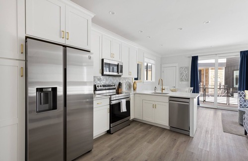 Downtown Wilmington Apartment | Luxe @ The Cove Riverwalk Villas
