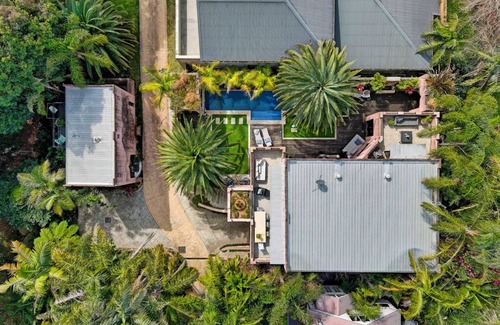 Thirroul House | LUXE THIRROUL RESORT HOME, POOL, SPA, HOME THEATER ROOM SLEEPS 12