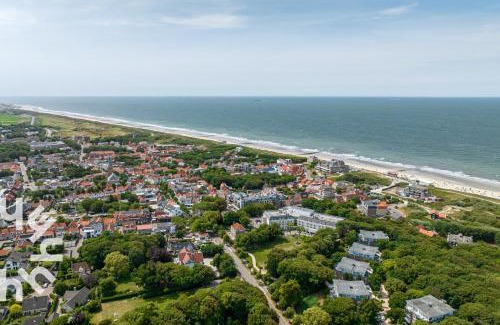 Domburg Apartment | Luxe Tinyhouse Domburg, midden in het centrum en toch rustig gelegen