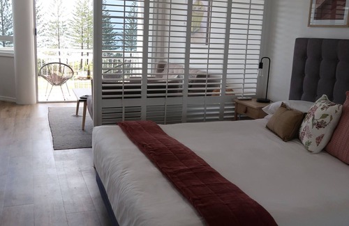 Alexandra Headland Resort | Luxe Unit with 160 degree ocean and beach views