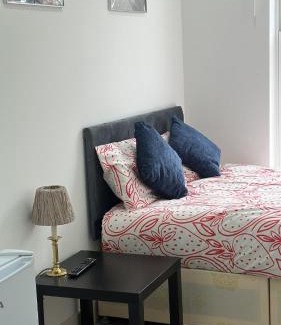 Sutton Central Apartment | LuxeNest