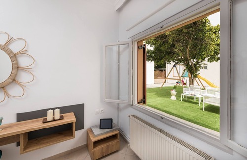 Nea Chora Villa | Luxsuites Villa with pool and garden