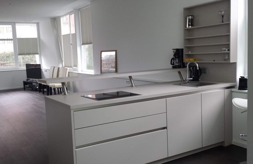 Hamm Boat Rental | Luxury houseboat centrally in Hamburg with a clear view