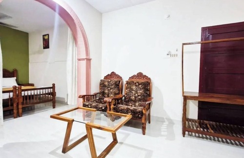 Varkala Bed & Breakfast | Luxurious 1 double Bed BnB 4