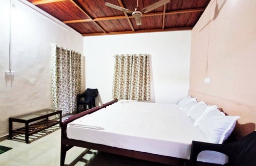 Varkala Bed & Breakfast | Luxurious 1 double Bed BnB 4