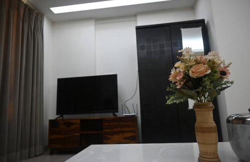 Gurugram Apartment | Luxurious 1BHK Apartment in Gurgaon with Shared Pool and BBQ Area