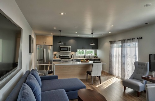 East Hollywood House | Luxurious 1BR Townhouse with Modern Amenities in East Hollywood