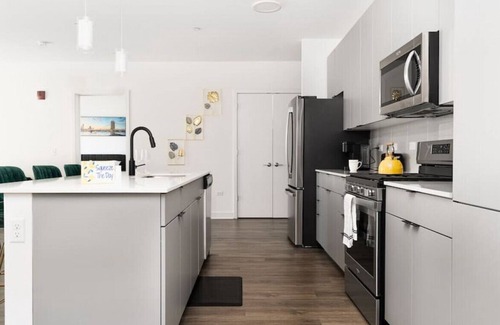 Morton Grove Apartment | Luxurious 2 Bedroom in Morton Groove