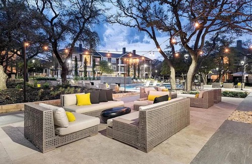 McNeil Apartment | Luxurious 2BR+Resort Style Pool 5 min to Domain
