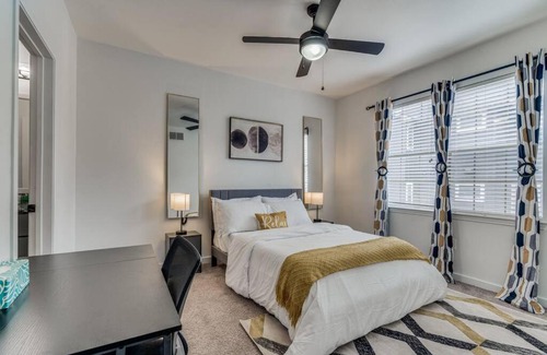 McNeil Apartment | Luxurious 2BR+Resort Style Pool 5 min to Domain