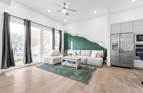 South Central Houston House | Luxurious 3 Bed3 Bath Near Downtown Houston