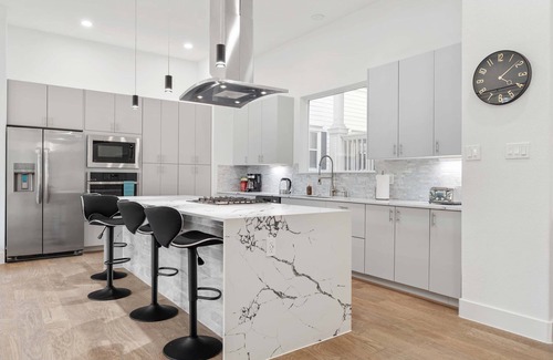 South Central Houston House | Luxurious 3 Bed3 Bath Near Downtown Houston
