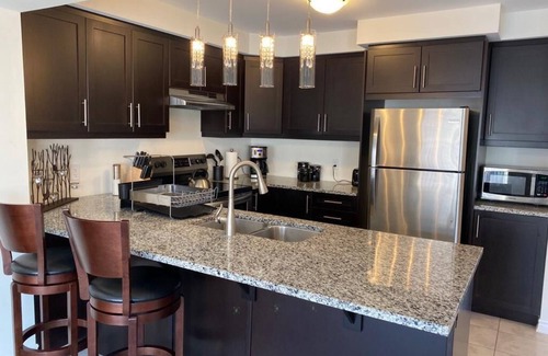 Cambridge House | Luxurious 3 bedroom Townhouse with free parking