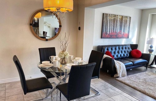 Cambridge House | Luxurious 3 bedroom Townhouse with free parking
