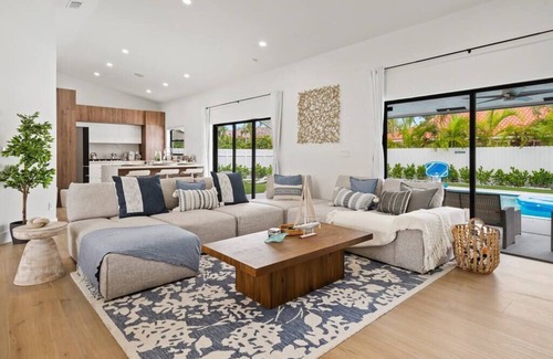 Richmond West House | Luxurious 3BR Villa Paradise in Miami