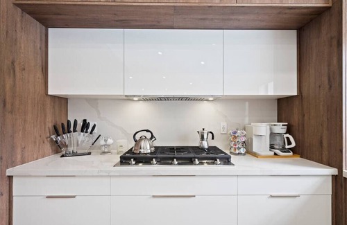 Richmond West House | Luxurious 3BR Villa with Pool in Miami