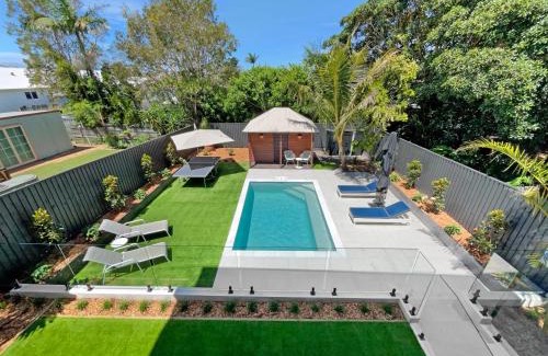 Golden Beach House | Luxurious 4 Bed Mediterranean Oasis with Pool