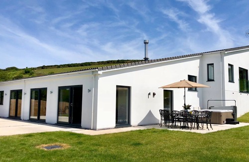 West Down House | Luxurious 4 Bed Property, All Ensuite, Pet Friendly, Jacuzzi Nearby