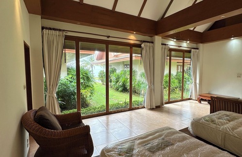 Thong Krut Villa | Luxurious 4bd Thai style beachfront escape