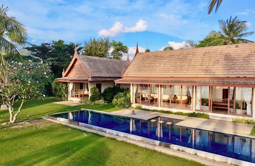 Thong Krut Villa | Luxurious 4bd Thai style beachfront escape