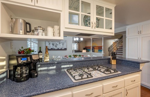 La Palma Bed & Breakfast | Luxurious 4BR Pool House with 2 Primary Suites, Near Disney!