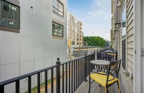 Northeast House | Luxurious 4BR TH w. free parking, close metro access, & patio in Washington, DC