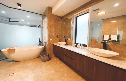Rochedale House | Luxurious 5 BDR House-Rochedale