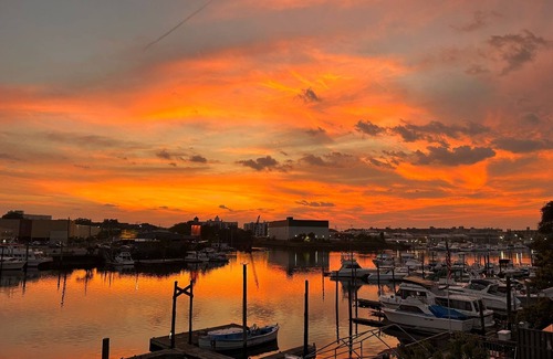 Sheepshead Bay House | Luxurious Amenity Filled Water-Front Home in Family Friendly Neighborhood.