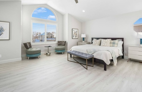 Taylorsville House | Luxurious and Modern Home - Newly Renovated with Lots of Parking!