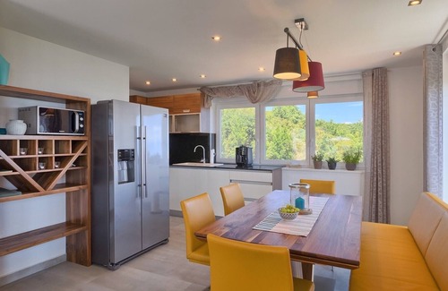 Zagore Apartment | Luxurious apartment with fantastic sea views and a fireplace