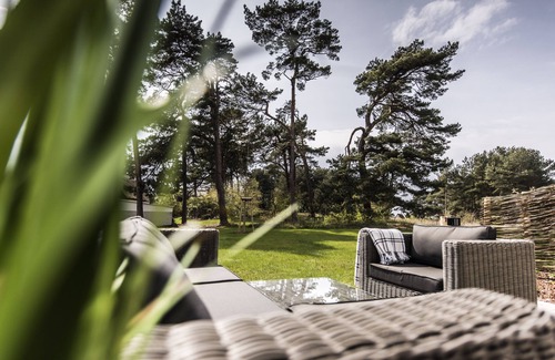 Loddin Apartment | Luxurious apartments with daily Cleaning, fireplace, water view, laundry incl.