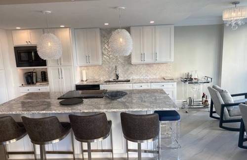 Park Shore Condo | Luxurious Beachfront Savoy Condo with Great View!