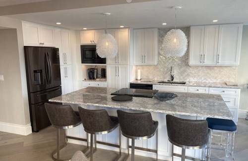 Park Shore Condo | Luxurious Beachfront Savoy Condo with Great View!