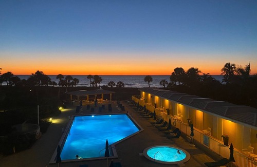 Park Shore Condo | Luxurious Beachfront Savoy Condo with Great View!