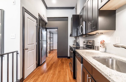 Center City Apartment | Luxurious Bi-Level Suite in a prime location