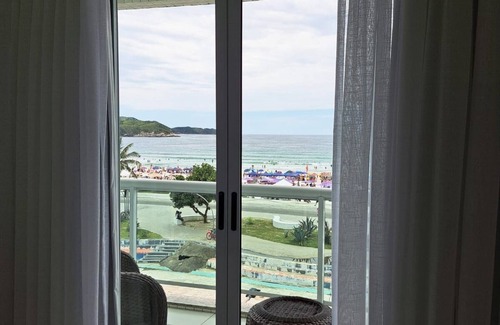 Sao Vicente de Paula Apartment | Luxurious and spacious apartment in front of Praia do Forte - Cabo Frio - RJ